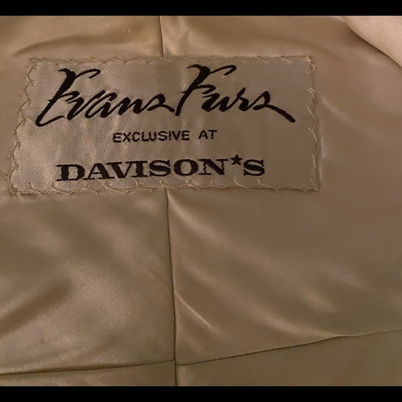 MINK: Authentic  Mink Cape - Picture 11 of 16